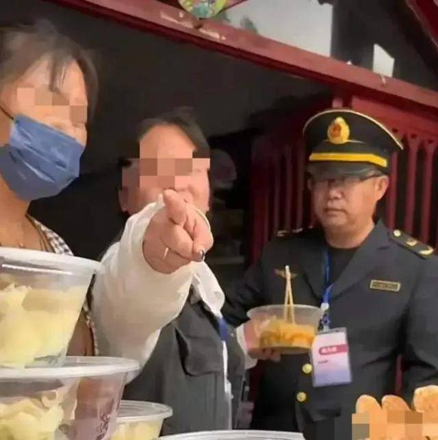 菏泽凉皮事件反转？同是好客山东和淄博烧烤一比手法太嫩了！(图14)