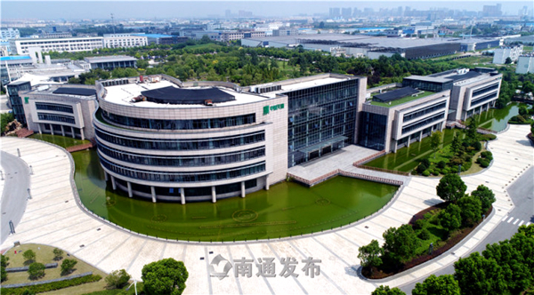 江苏海安：技术创新 机器换人 政策支持企业“变”中赢得生尊龙 凯时官网机(图1)